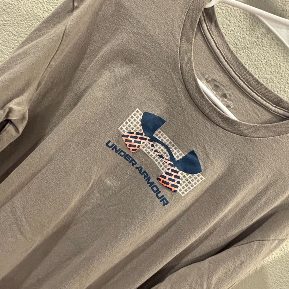 Under Armour Gray Long Sleeve Shirt